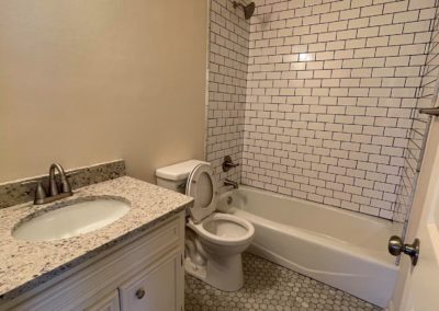 renovated duplex in the heights, renovated duplex in the heights bathroom